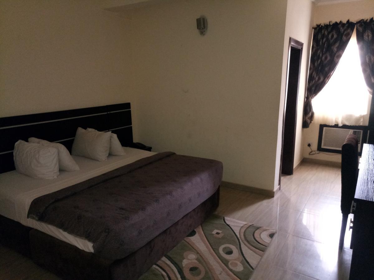 Hotel Benizia Asaba Exterior foto