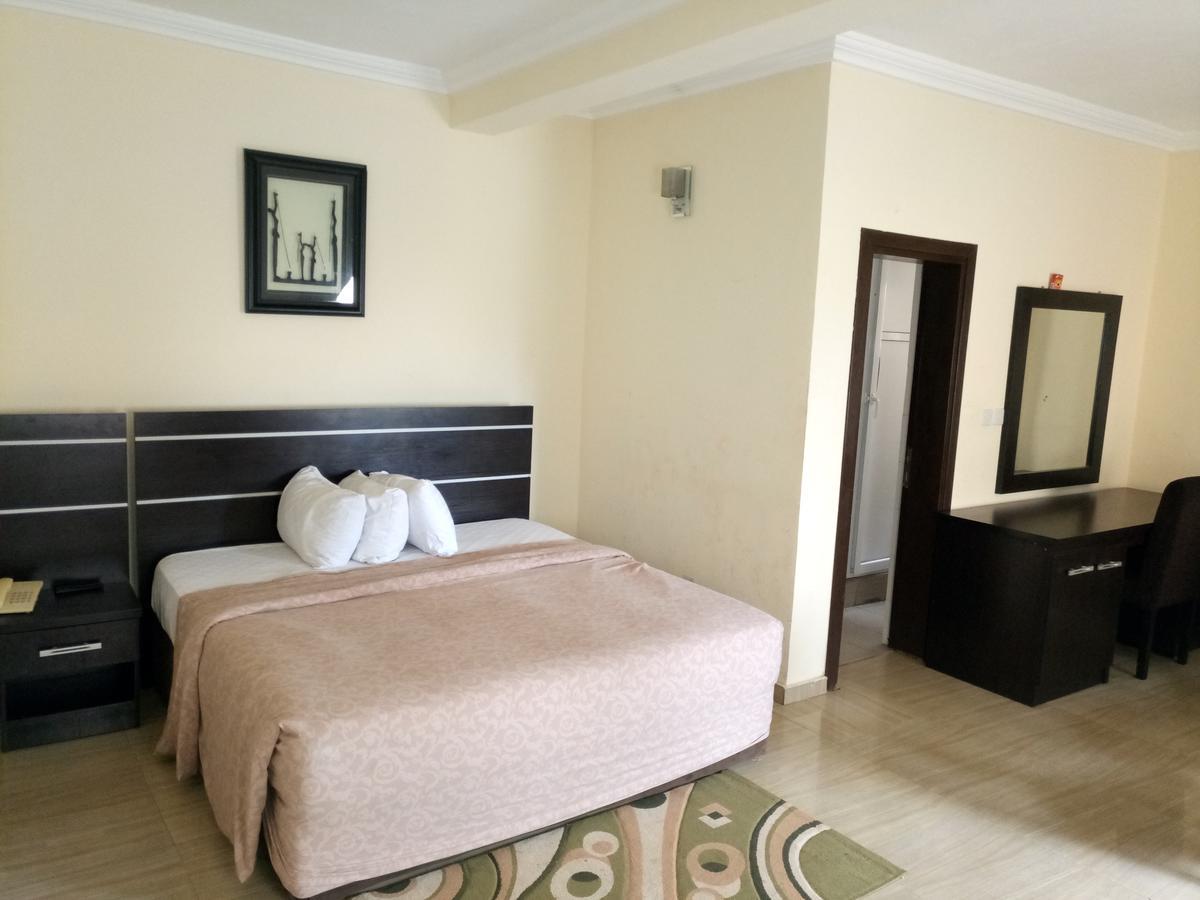 Hotel Benizia Asaba Exterior foto